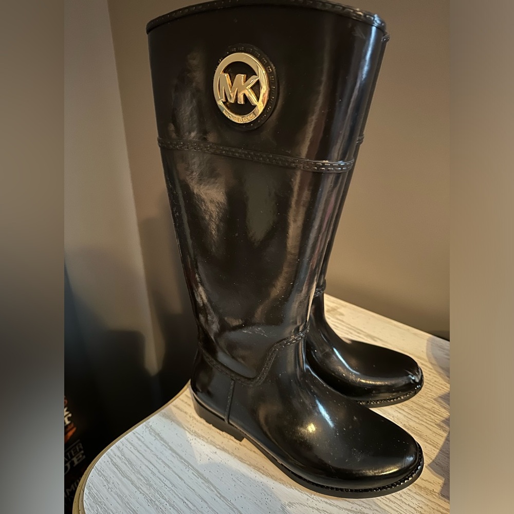 Michael Kors Black glossy rain boots size 8